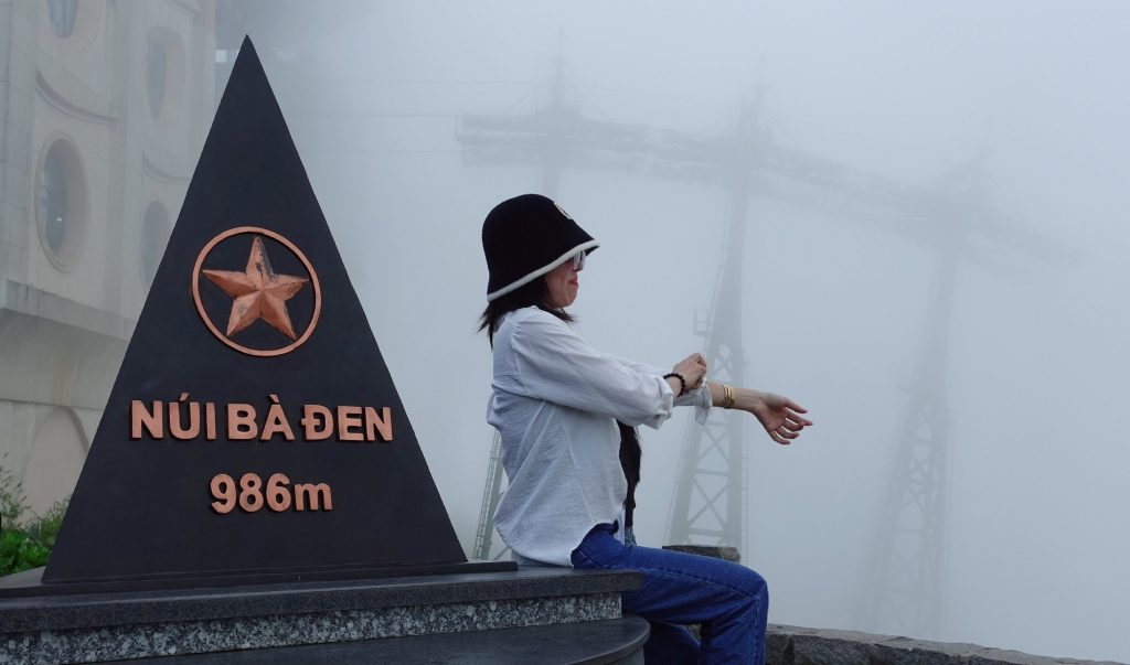 Review kinh nghiệm săn mây tại đỉnh núi Bà Đen